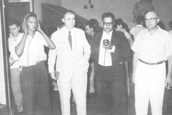Correção de dois nomes publicados junto à foto de domingo passado: em vez de Alberto Goldman, era Almino Afonso o então vice-governador. E a primeira-dama, Alaíde Quércia. Obrigado a tanta gente que se manifestou. E agora, vamos à foto de hoje, feita pelo